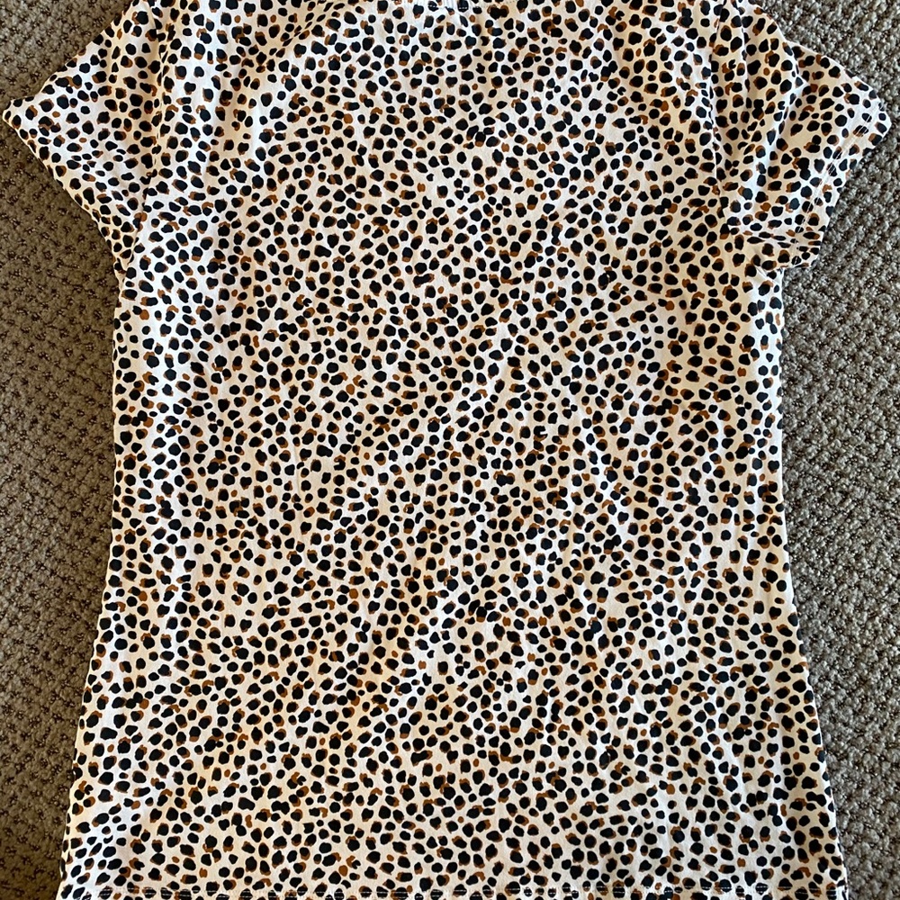 Old Navy Slim Fit Chetah T-shirt - Picture 3 of 4